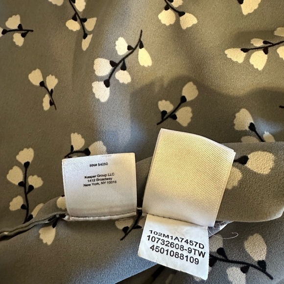 Anne Klein Floral Sleeveless Grey Blouse - Picture 8 of 8